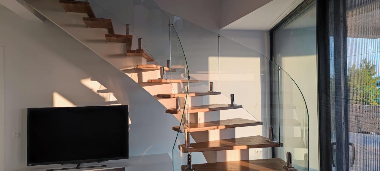 Желаете купить высококачественную современную полувинтовую лестницу